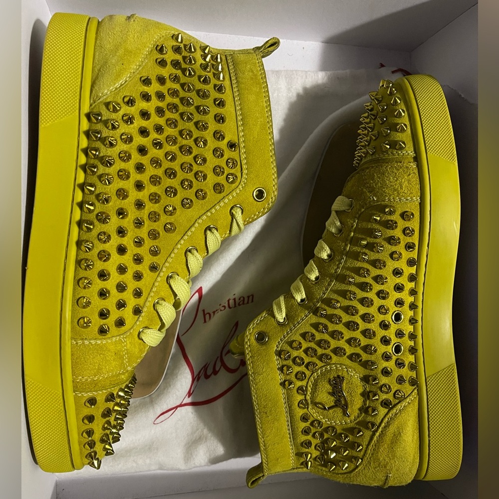 100% AUTHENTIC YELLOW LOUBOUTIN RED BOTTOM SNEAKERS, WITH YELLOW METAL SPIKES